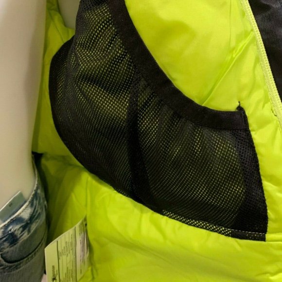 New with tags, authentic
SPYDER "Boys GUARD Jacket - Picture 6 of 11